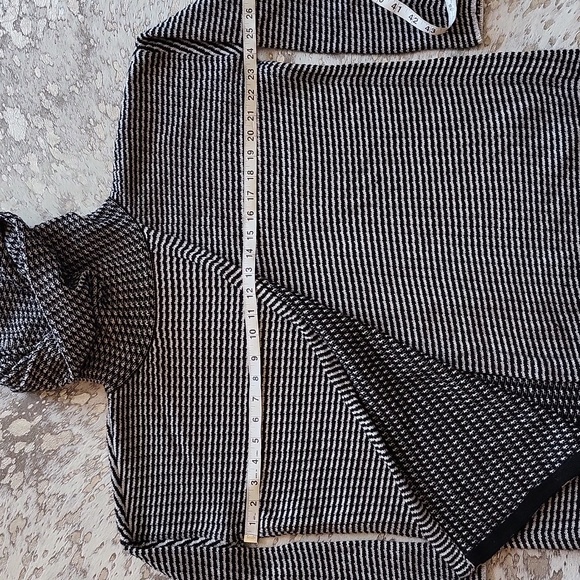 Cabi Fergie Split Knit Cowl Turtleneck Sweater SzM #3167 - Picture 5 of 8